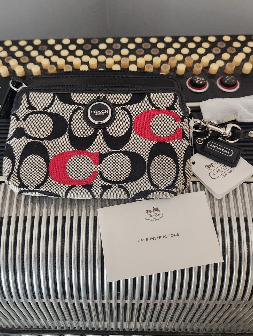 NWT - COACH WRISTLET - Picture 5 of 5